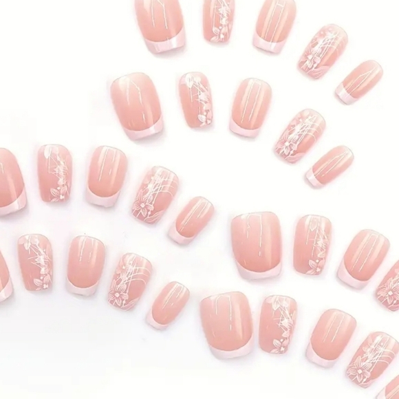 24 Pieces Fake Press On Nails - Picture 2 of 5